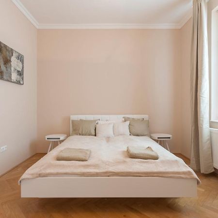 Opera & Basilica 2 Bedrooms With Balcony Budapest Ngoại thất bức ảnh