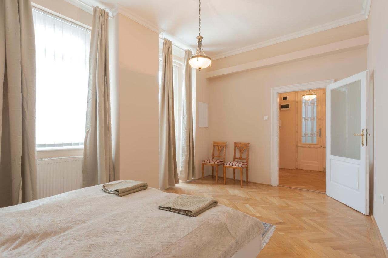 Opera & Basilica 2 Bedrooms With Balcony Budapest Ngoại thất bức ảnh