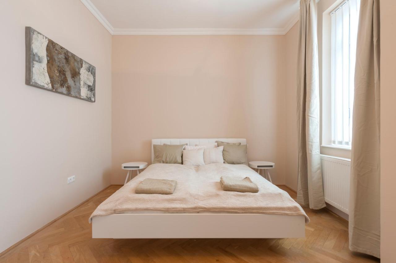 Opera & Basilica 2 Bedrooms With Balcony Budapest Ngoại thất bức ảnh