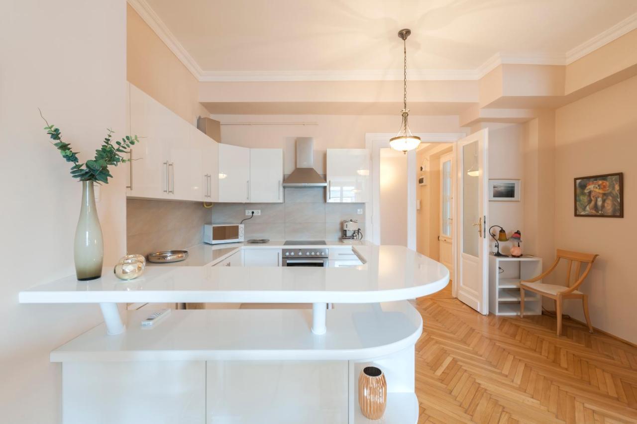 Opera & Basilica 2 Bedrooms With Balcony Budapest Ngoại thất bức ảnh