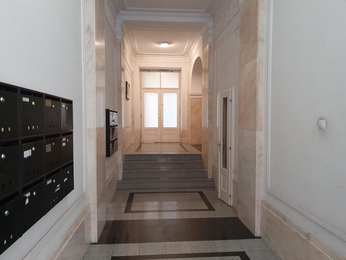 Opera & Basilica 2 Bedrooms With Balcony Budapest Ngoại thất bức ảnh