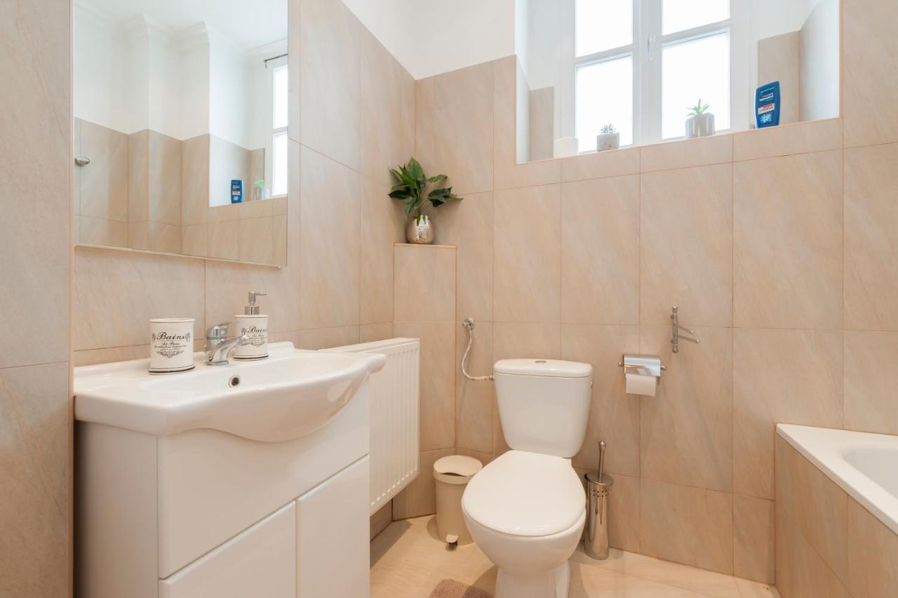 Opera & Basilica 2 Bedrooms With Balcony Budapest Ngoại thất bức ảnh